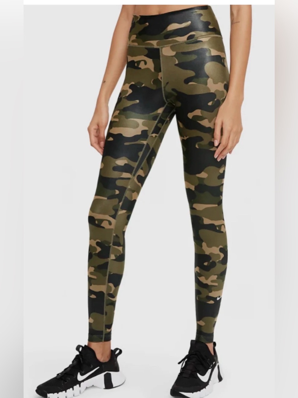 Nike Women's M One Dri-FIT Mid-Rise Tight Fit Camo Leggings. In like new co